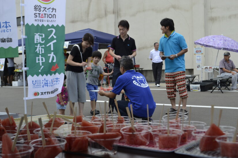 「給スイカステーション」　in　酒田港本港（みなとオアシスまつり）