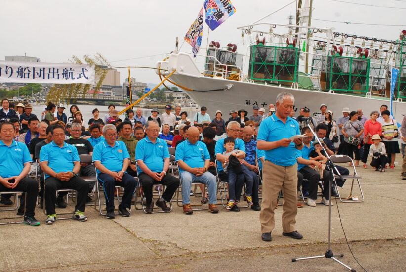 安全航海と豊漁願い日本海へ～酒田港で中型イカ釣り船団出航式～