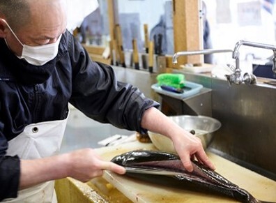 さかた海鮮市場で鮮魚店の仕事を体験しよう