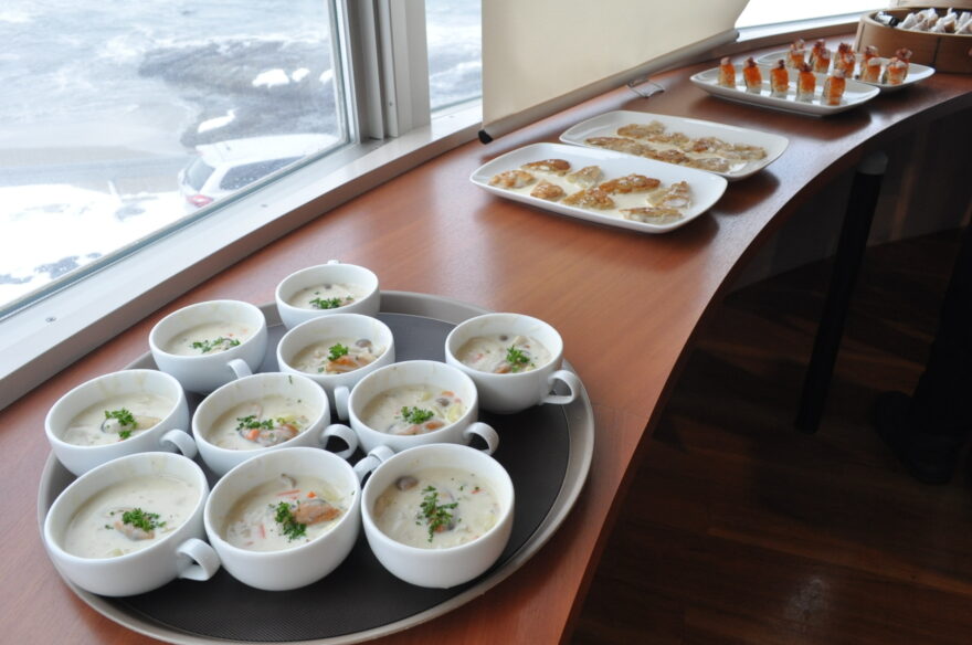 庄内浜テロワール実行委と酒田南・羽黒・山辺高が連携、カモンマーレで披露